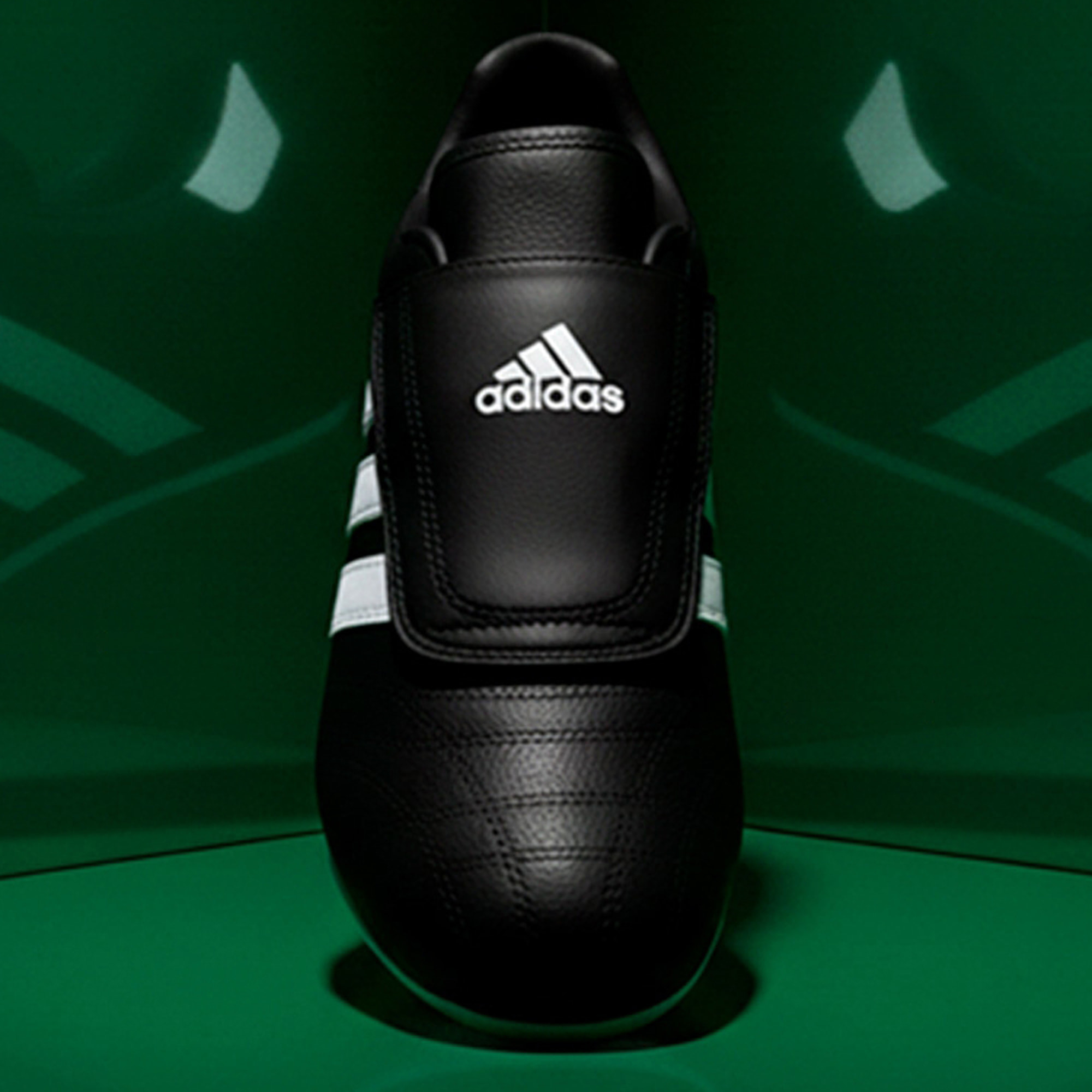 Sneakers Adidas Taekwondo en cuir - Taille 36, 38, 40 et 42.2/3