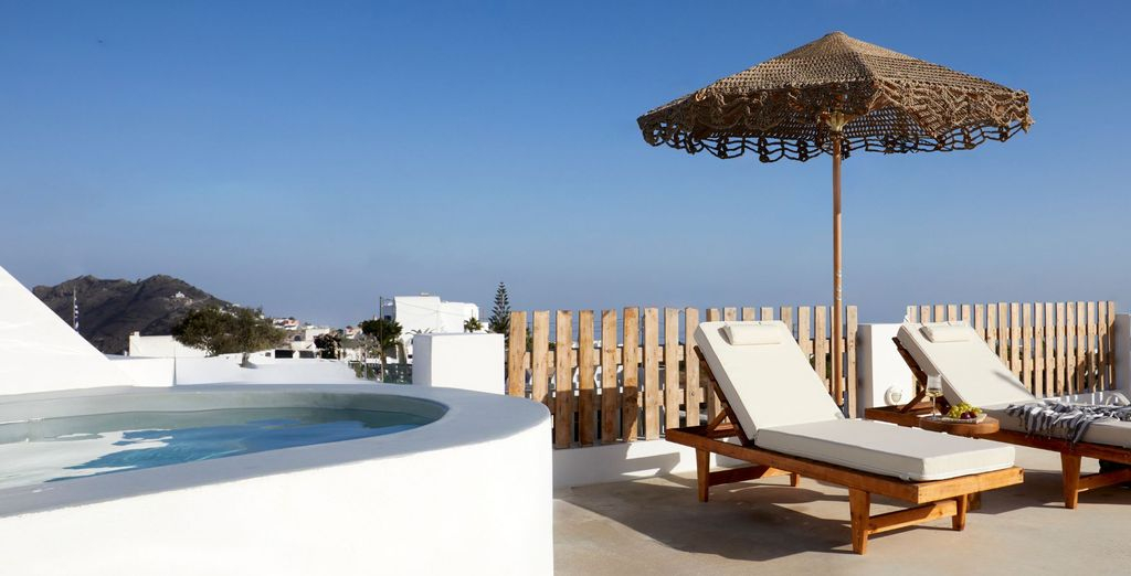 Séjour 4J/3N pour 2 à Santorin - Athiri Santorini Apartments & Suites + Suite avec jacuzzi privé + Petit-déjeuner - Novembre (152€/pers)
