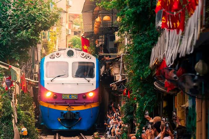 Vol A/R Barcelone BCN (Espagne)  Hanoï HAN (Viêt Nam) du 21 septembre au 12 octobre (1 escale, bagages soute & cabine inclus)