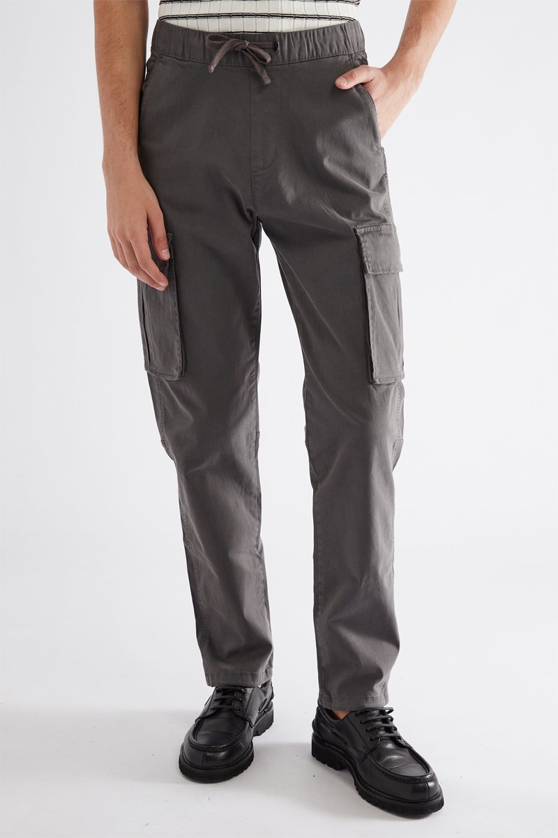 Pantalon cargo Bershka - Gris, tailles du XS au M (98% coton et 2% élasthanne)